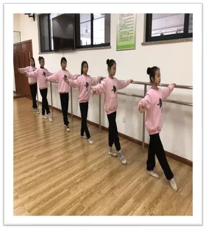 暖心暖胃 共創(chuàng)美好——珠海市教育局考察團(tuán)赴金水區(qū)文化綠城小學(xué)考察午餐供餐工作